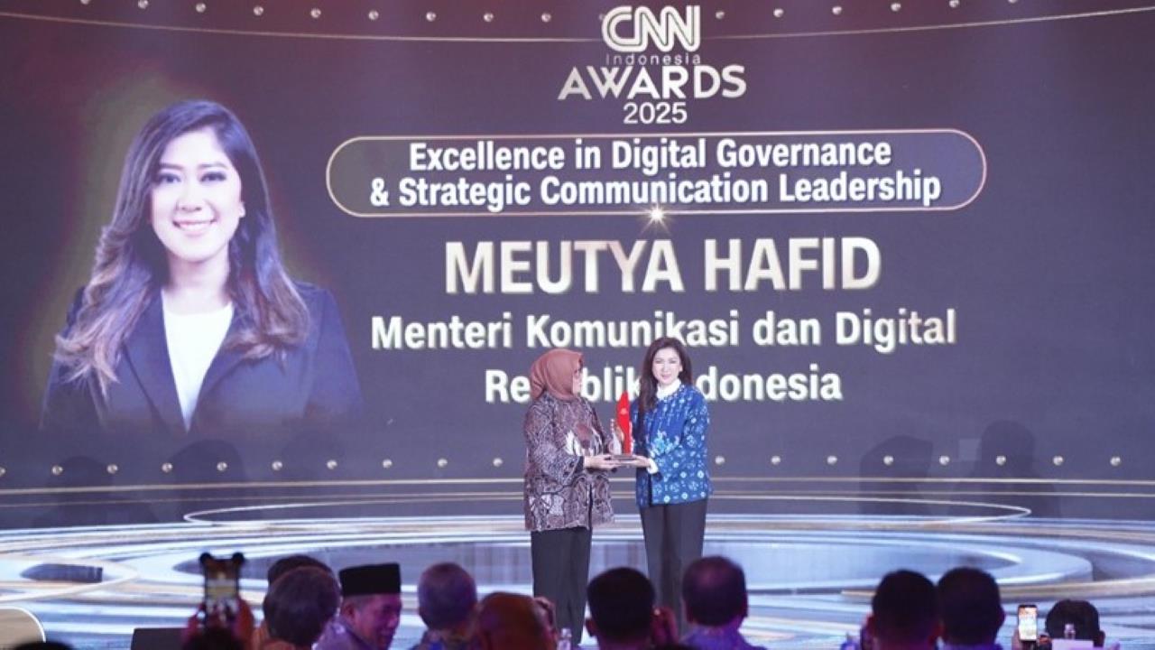 Hafid Ridge Meutya Hafid Raih Penghargaan Excellence in Digital Governance di CNN ...
